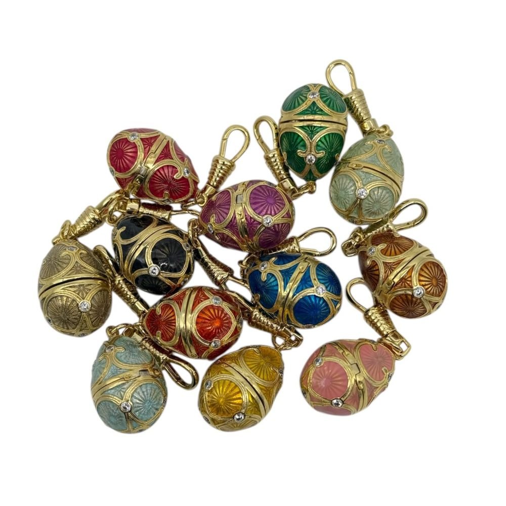 Kara Burç Yumurta Charm