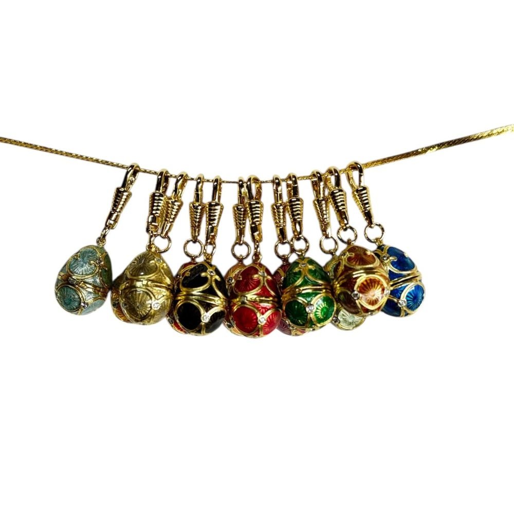 Kara Burç Yumurta Charm
